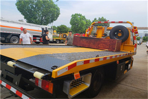 新区附近拖车电话号码服务