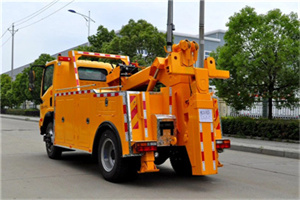 新区高速路拖车费